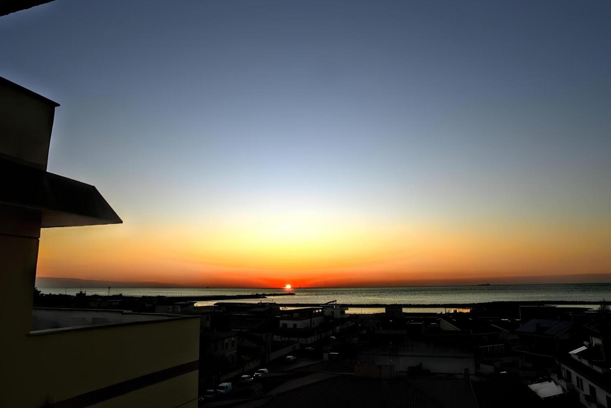 Apartament Vuel Sea View House -10 Minutes From The Airport Fiumicino Zewnętrze zdjęcie